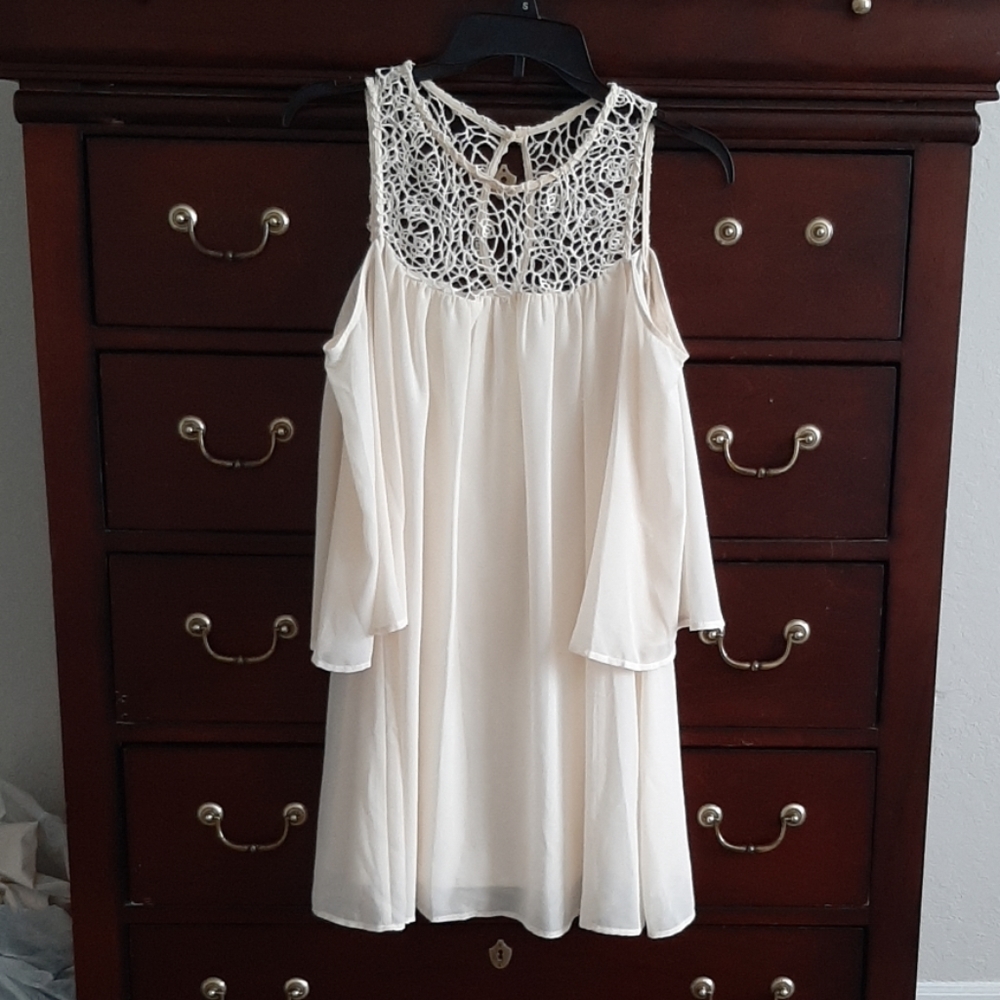 Cold shoulder dress with crochet floral detail